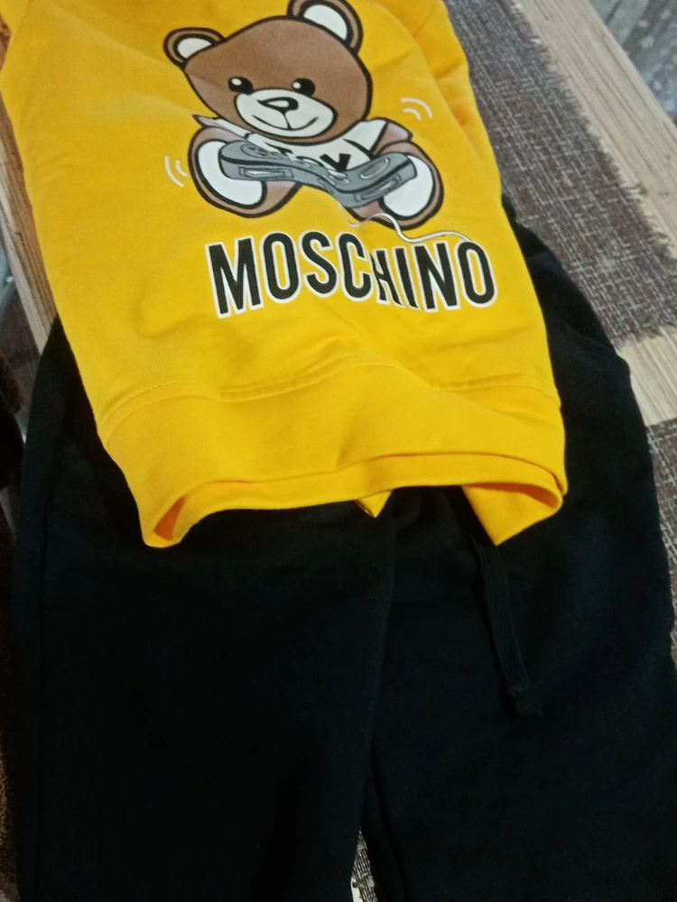 Товар хорошего качества, но снизила звезду брюки ни как на фото а пришли чёрные.