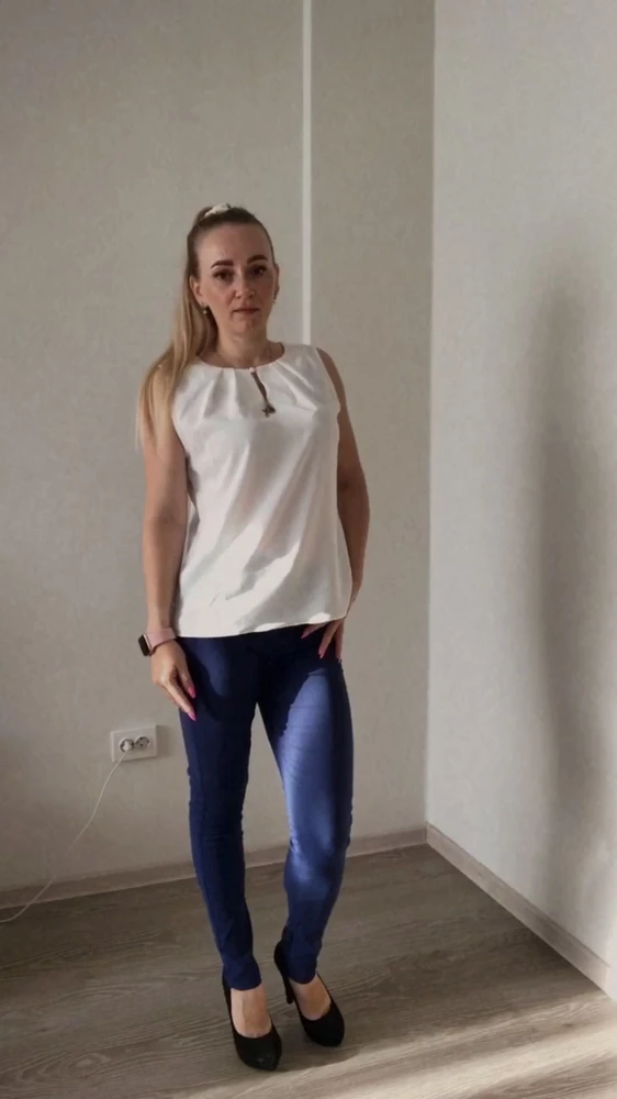 Приятная к телу блуза, хорошо села. Легкая, воздушная, не стесняет движений.