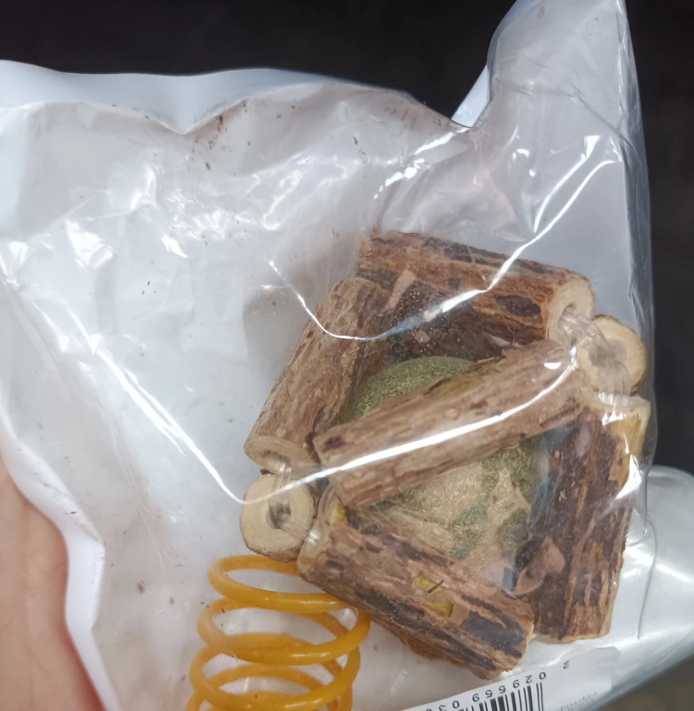 Коту понравилась и доставка и сам заказ