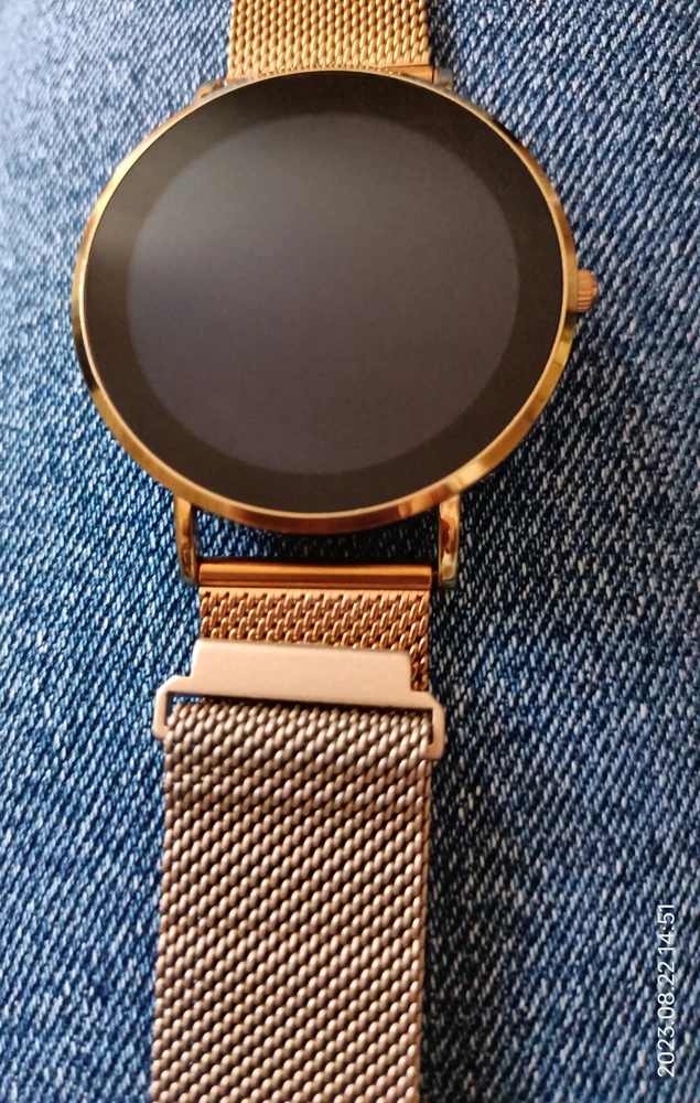 Ремешок вроде как нормальный, но по цвету к моим часам не подходит. Он больше серо-золотистый. Крепление уже, чем сам ремешок. При покупке обращайте на это внимание....