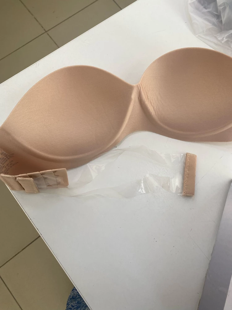 Пришел в рваном пакете, только силиконовая лямка в наличии , которая мне не нужна абсолютно, вторая лямка отсутствовала , чашки мятые , еще и деньги сняли за отказ, свинство просто , прошу вернуть деньги по браку и неполному комплекту !!!!!!!!