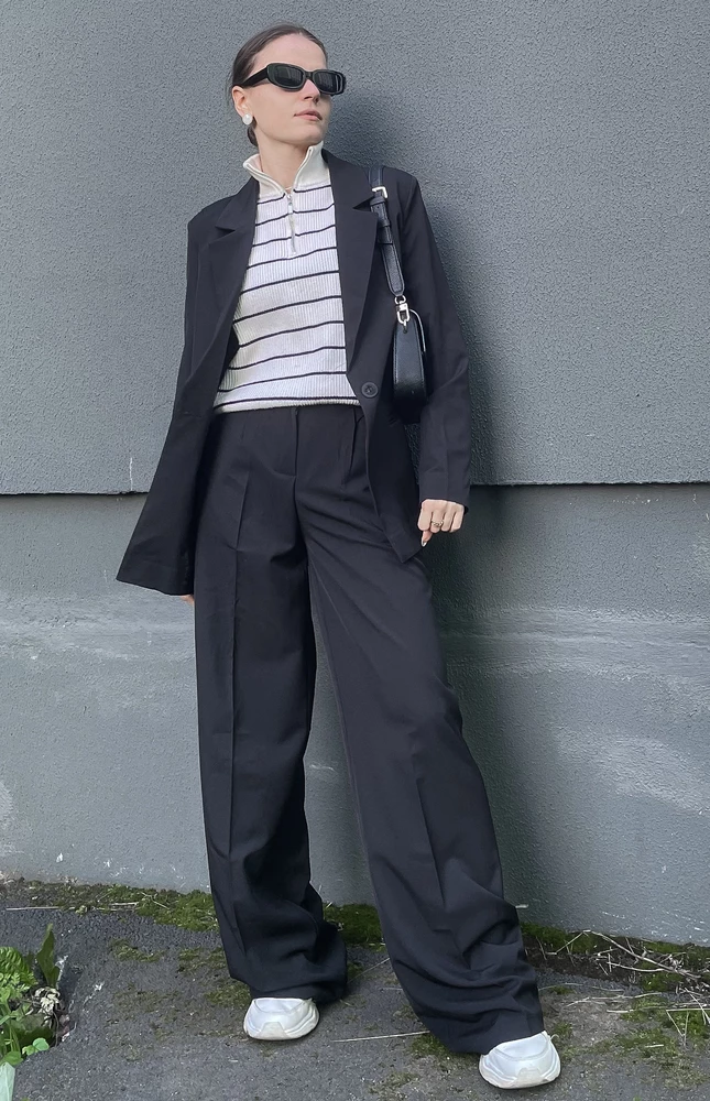 Офигенный костюм, не ожидала что так классно сядет. Размеру соответствует, рекомендую к покупке!