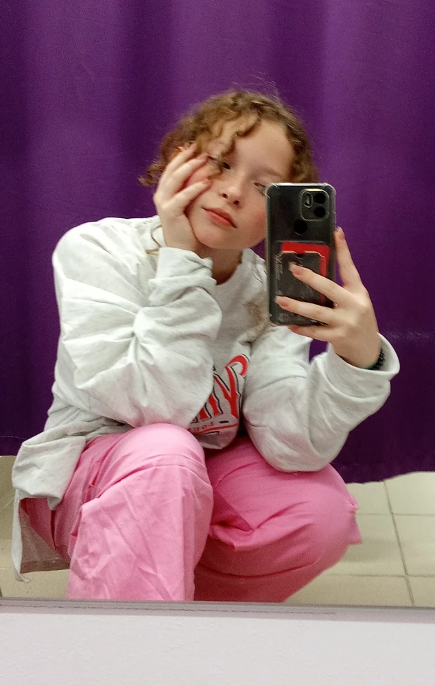 Тоооп, ткань приятная у телу и цвет яркий и нежный, за свою цену это лучшие штаны ))) советую!э