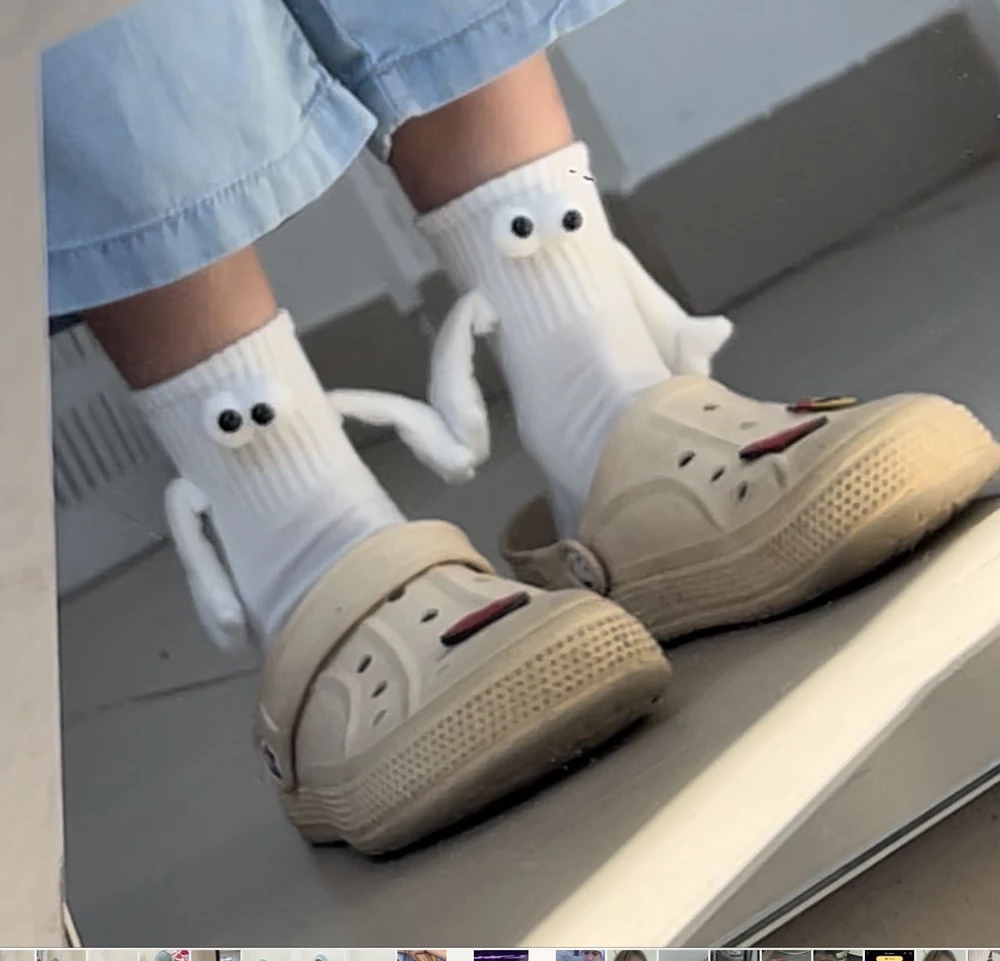 Классные оригинальные носочки! Качество супер, мягкие и приятные! После стирки все целое и без катышек! Старшая сказала, что топчик, младшая играла с ними целый день 😎. Отличная идея на подарок!