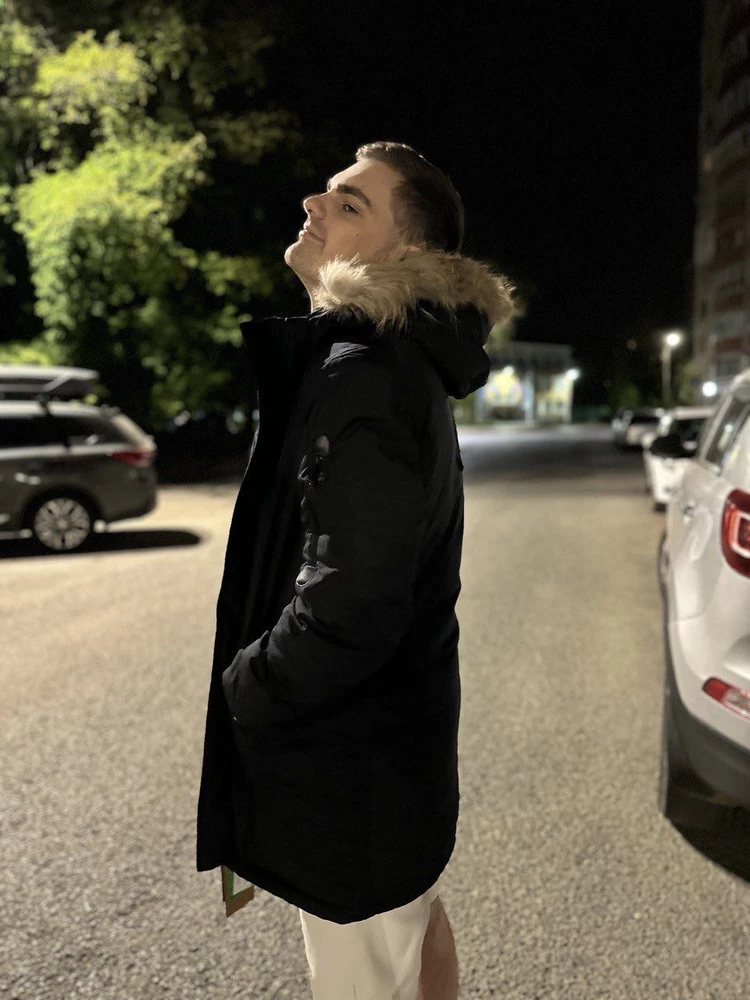 Куртка понравилась. Размер самое то. По качеству пошива вроде тоже все ок, смотрится куртка как молодежная. Молния и фурнитура норм, посмотрим как покажет себя зимой. Отличная вещь за свои деньги. Спасибо продавцу.