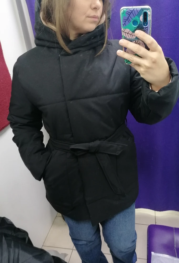 Визуально качество прекрасное, куртка тёплая. Нареканий нет. Просто меня как-то не украшает) Возможно  был бы лучше другой цвет. На мне размер L.