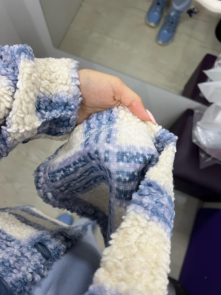 Расцветка не та(
Сама рубашка тонкая…
Большая (хотя может кому-то именно это и нужно, но на мне она выглядела весьма странно)
Возврат(