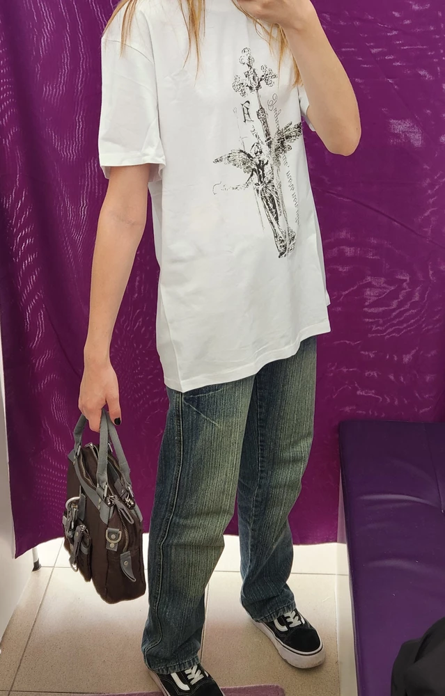 топовая майка! принт не наклейка, а печать по ткани. оверсайз, так что берите на свой размер