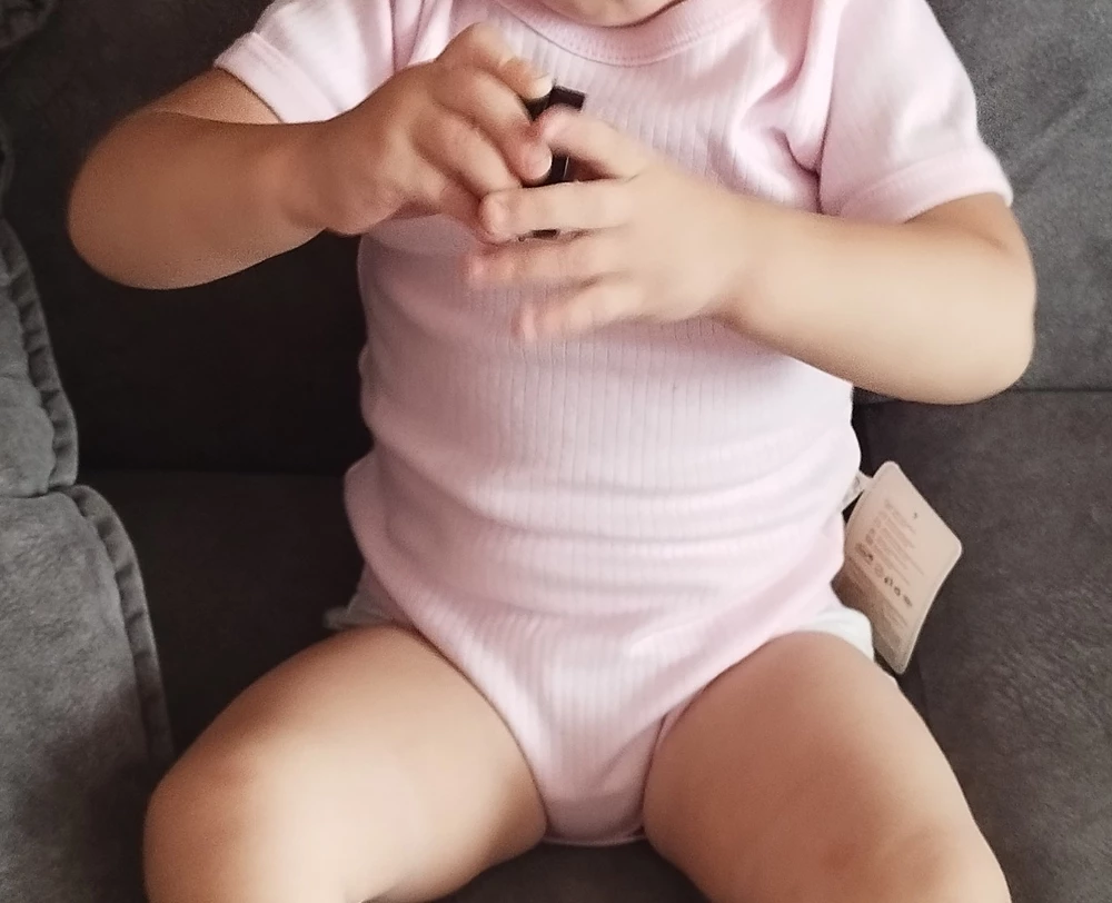 Доставка быстрая, размер подошёл идеально малышке в год и 5, у нас рост 75. Ткань очень мягкая и приятная. Не ожидала за такую цену!