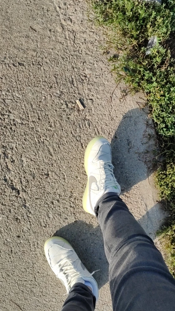 Кроссовки неплохие. Пришли в пакете, что странно. Ожидал что будут ещё и шнурки в комплекте, но ладно без них тоже норм.