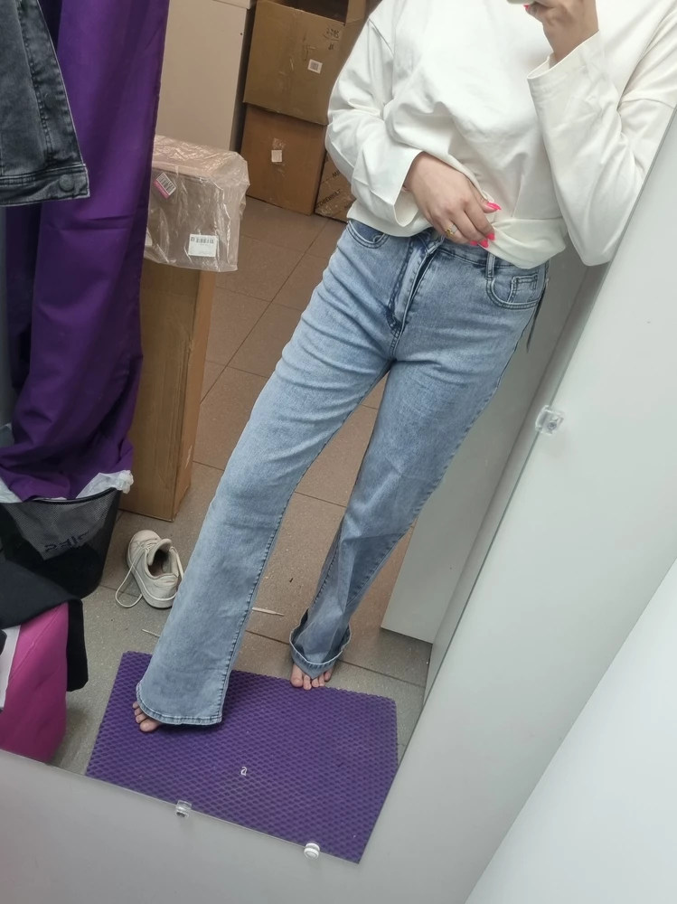 классные джинсы,тянущиеся
актуальный цвет и фасон
мой рост 164,вилите что надо в ателье см 5-6 уменьшать длину