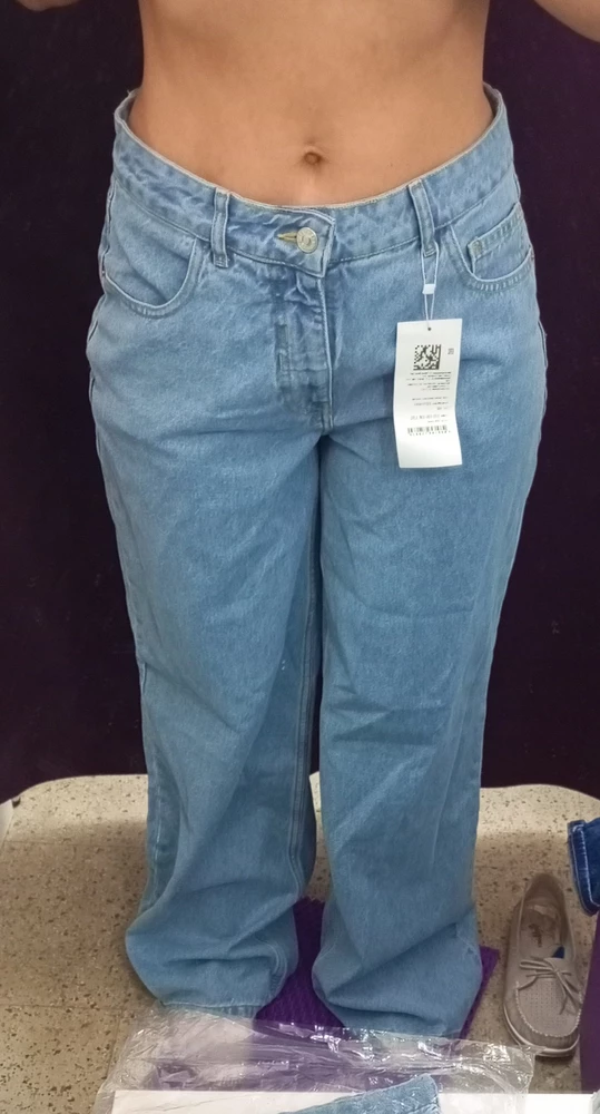На об 108, от 75, рост 165 вот как-то так😕
Качество джинсы хорошее, тянется немного, если угадать с размером, то сядет хорошо, я думаю)