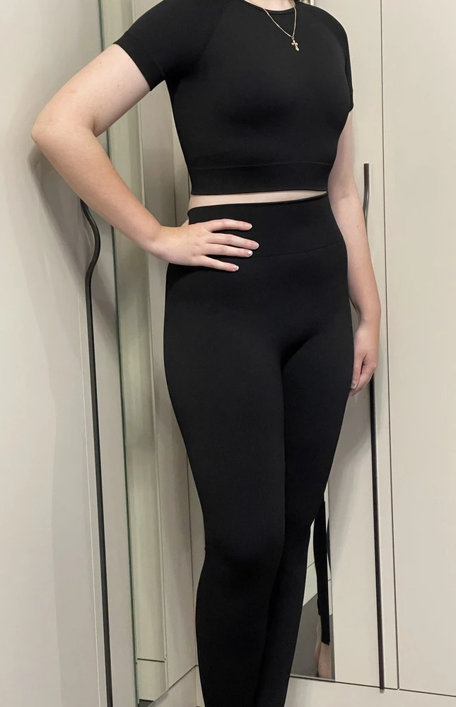 Клёвый товар. Брала на себя, рост 168. Соответствует 42 размеру.
Качество отличное, рекомендую.
Пришел быстро.