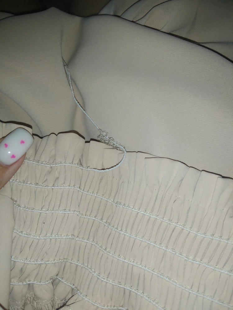 Блузка симпатичная, красиво смотрится, но после первой же носки резинка сзади почти полностью распустилась