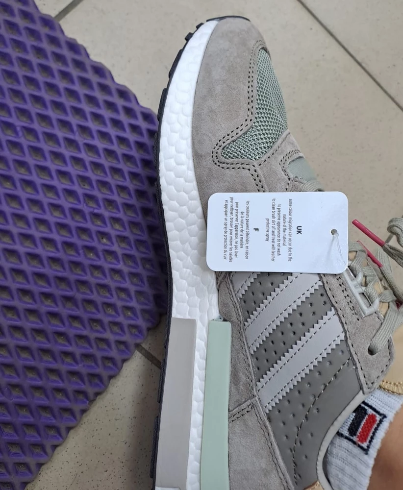 Носков в коробке не оказалось, очень жаль.