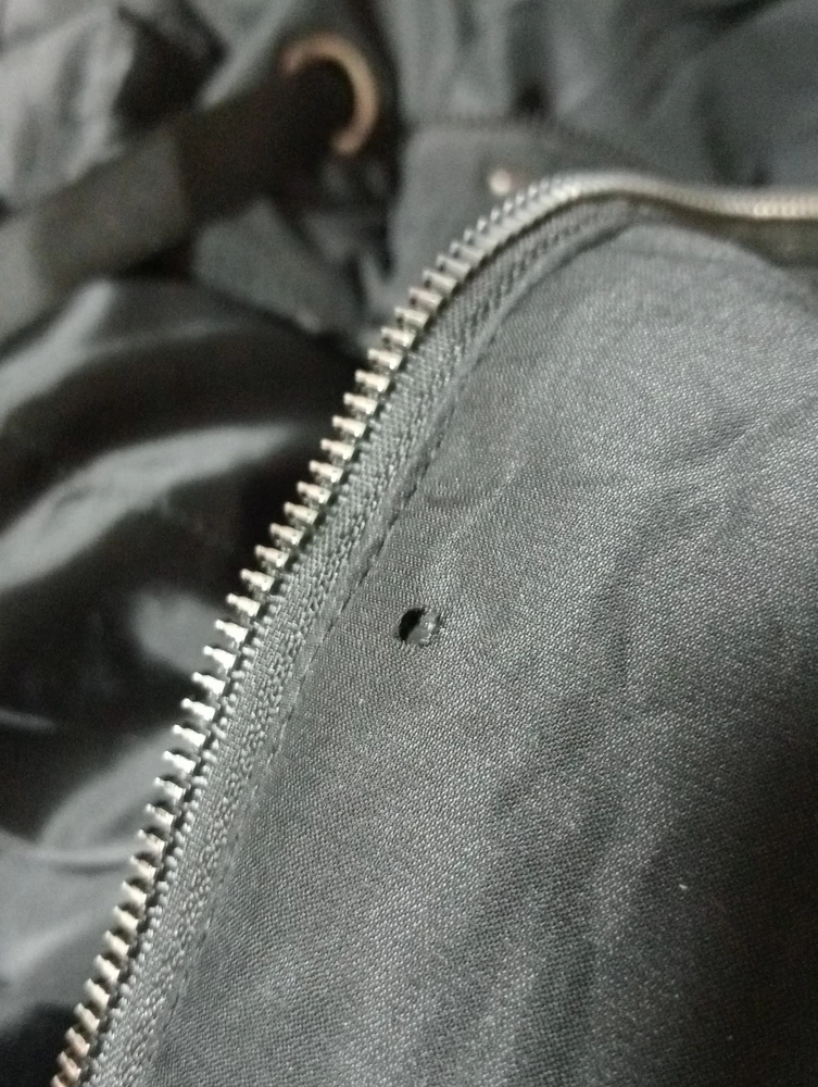 Это ужас, полнейшее разочарование, куртка даже половины своей суммы ее стоит, эти заклёпки все повыпадали , но заметила я это когда уже забрала, решила примерить ее, три заклёпки упавшие, товар видимо уже возвращали, т.к. пакет был не целый, можно ли сделать отказ по браку ?...