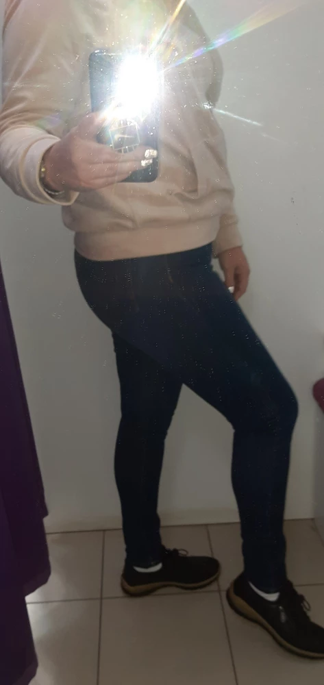 Отличные джинсы. Аккуратно сшиты, сидят по фигуре отлично. Немного тянутся. Цена в магазине в 2 раза выше.  Российский размер 48, рост 164, размер джинсы 29/30 подошли идеально! Закажу ещё одну пару. Рекомендую.