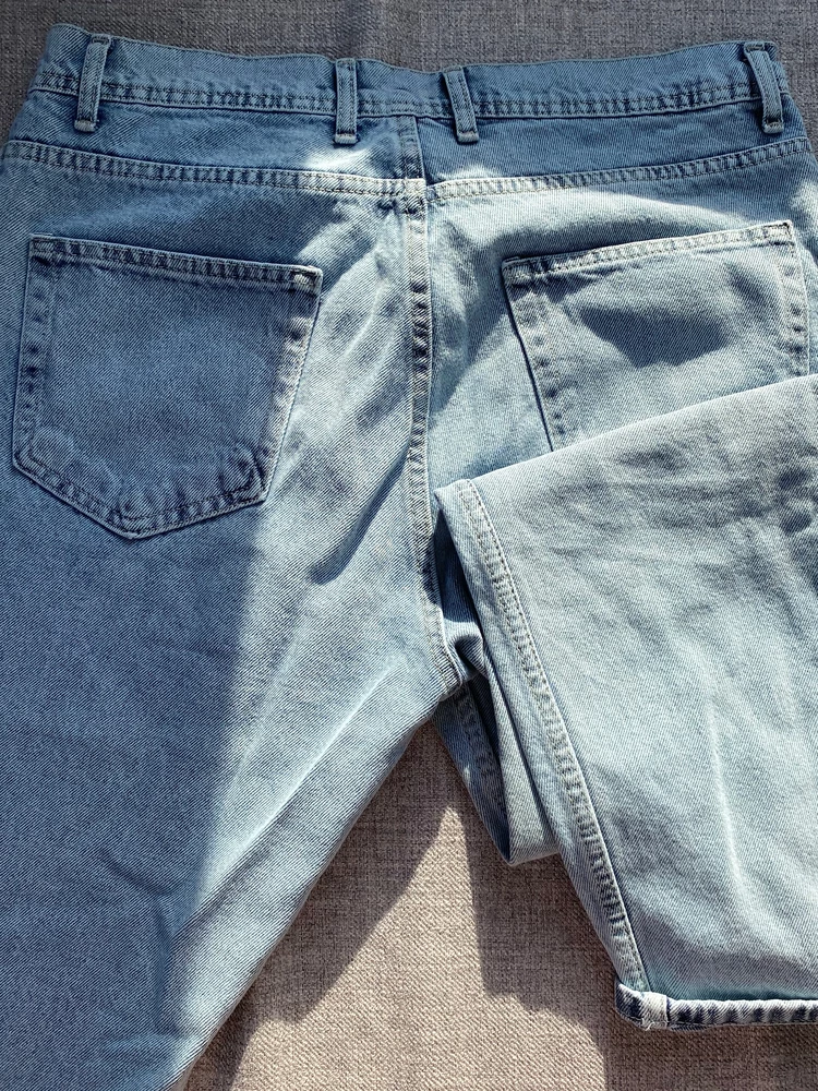Хорошие плотные довольно качественные джинсы за свою цену.
