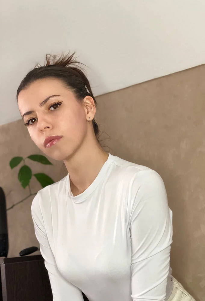 Взяла сразу в нескольких цветах ,село отлично 🤩
Покупкой довольна,советую 👌