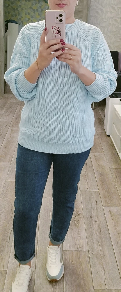 Свитер просто огонь!!! Мягкий, приятный к телу. Скрывает все недостатки.Рекомендую к покупке.