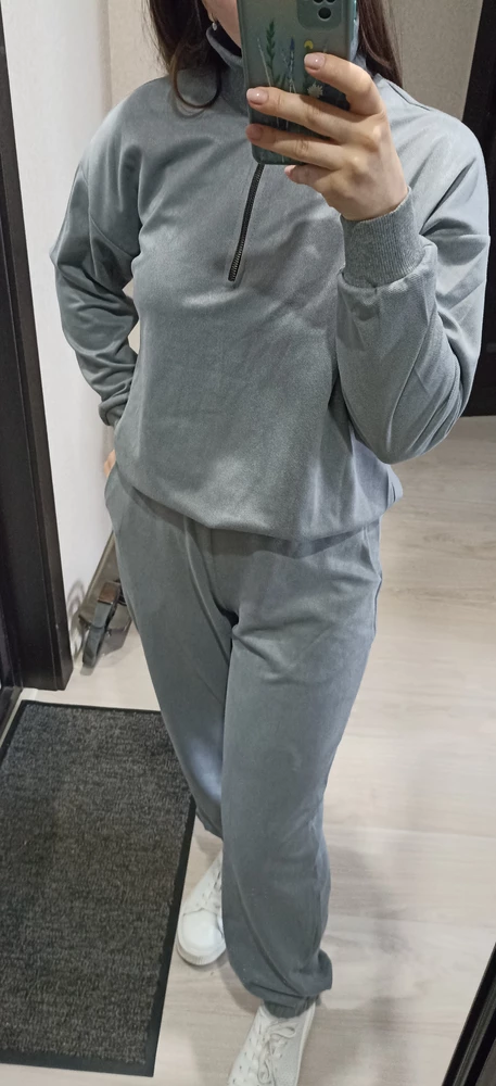 Стильный костюм, мне понравился. Качественный, приятный к телу. На параметры 90-70-93 подошёл M, рост 160, идеально для невысоких,не нужно подрезать и ушивать. Я получила удовольствие от покупки, спасибо 😊