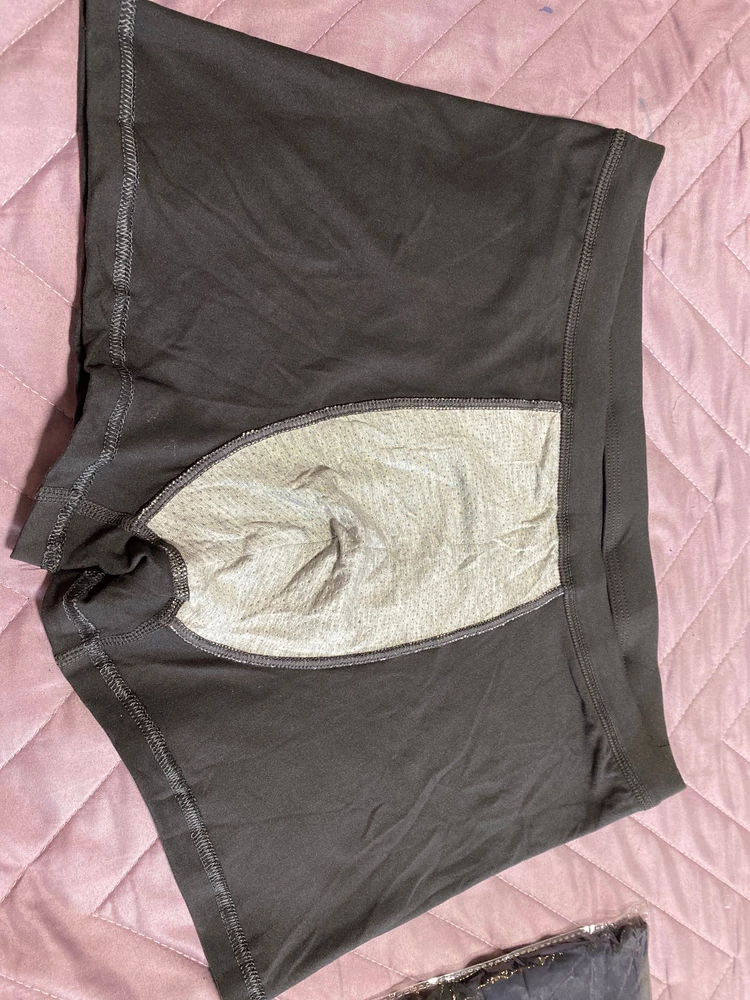 Заказала за 413₽. Мужу понравились очень. Померил не захотел снимать. Ткань мягкая, приятная к телу. Пришли 4 штуки по 2 в упаковке. Цвета не как на картинке пришли. Двое черных, одни темно синие и 1 светло серые. Но нам все равно!
Швы и нитки не торчат. Размер выбирала по таблице. Округляя в большую сторону. Не прогадала. Спасибо!