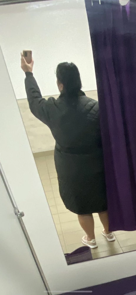 Красивое пальто но на мою фигуру не село. В плечах широко, в бедрах впритык((