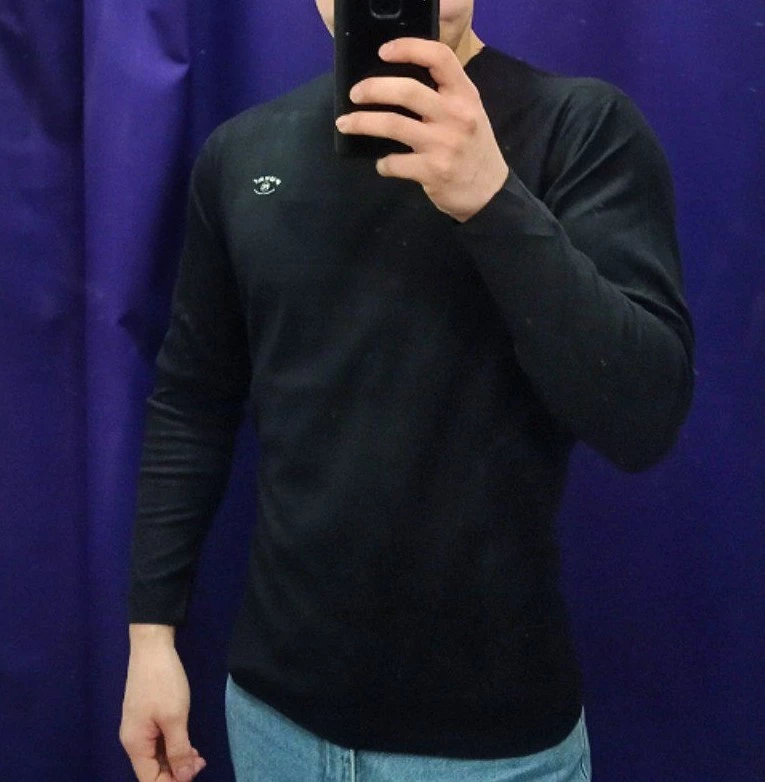 Ткань приятная на ощупь, если правильно подобрать свой размер, то сидит в самый раз и не натирает.
Цвет 7.5 из 10. Соответствие цены и качества. Хорошая терморегуляция. Самое то, для занятий спортом в прохладную погоду.
Дополню отзыв после некоторого времени эксплуатации.
Рекомендую👍