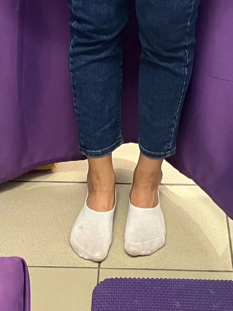 Указано, что рост модели на фото 175 см.
На ней джинсы были полной длины. По факту , опять укороченные оказались, выше щиколотки.Мой рост как раз 175 см.)
Поэтому отказ.