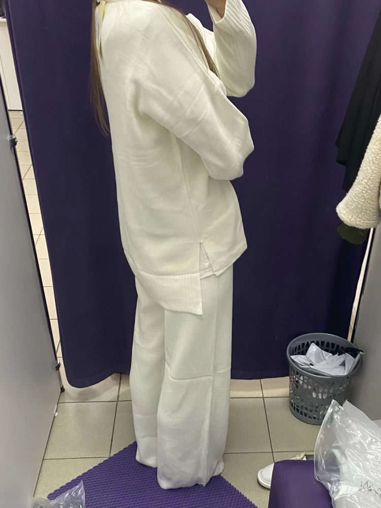 Отличный костюм, на 173 штаны сели хорошо
Единственный минус-материал тонковат и просвечивает, но если брать бесшовное белье точно в цвет, то нормально.