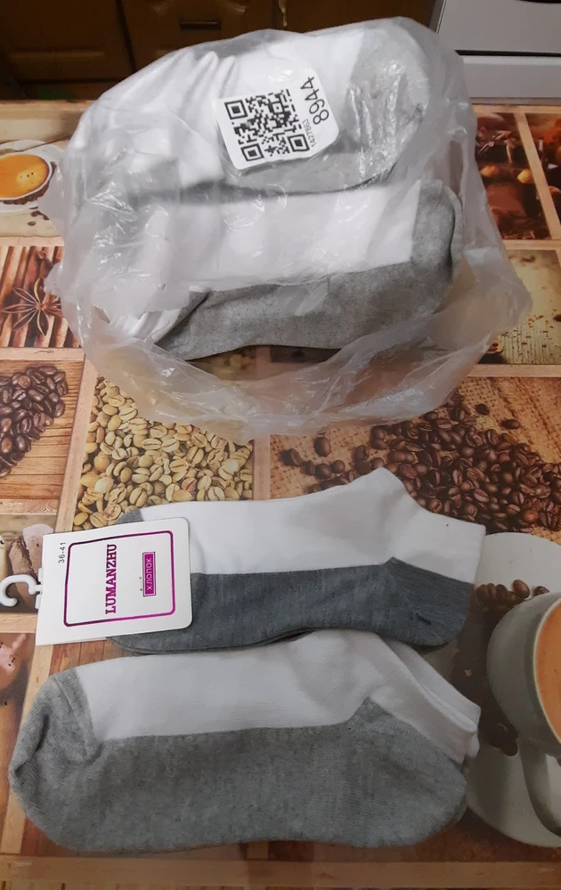Пришли без этикетки, без обозначений размера. Тонкие. В прошлом году покупала, были плотнее.