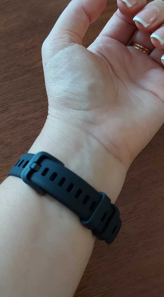 Отличный ремешок! Идеально подошёл на huawei band 8. Планирую заказать ещё, в другом цвете.