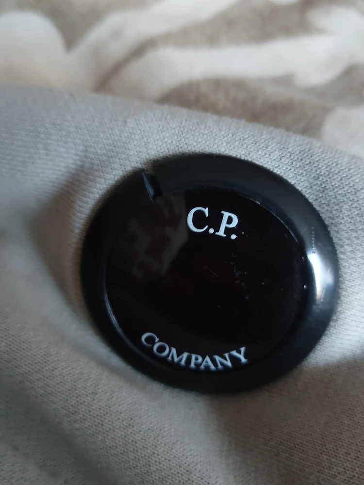 Треснутая линза, прошу принять возврат!!!!!