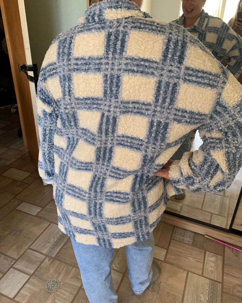 Рубашка соответствует описанию. Мне очень понравилась!