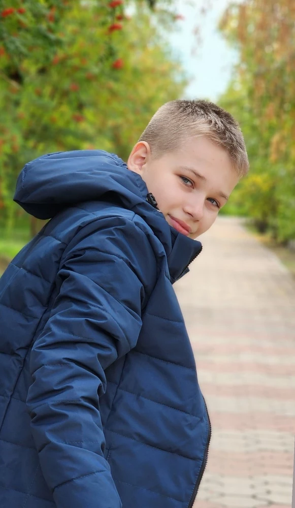 Куртка отличная, на теплую весну. Сыну понравилось.