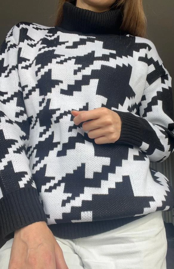 Приятный и мягкий, размер отлично сел !