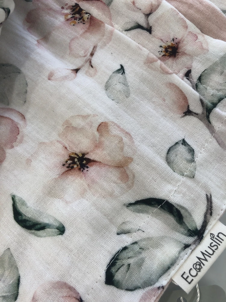 Красивая упаковка, отлично подойдет на подарок. Нежнейшая ткань, приятный цвет. Сшито хорошо. Рекомендую!