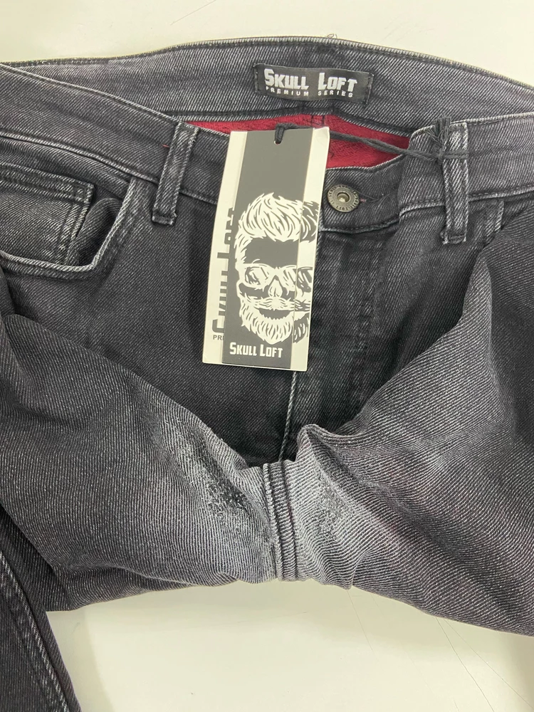 Пришли вот такие джинсы, интересно как проверяется товар перед отправкой. Джинсы носили десяток лет скорее всего.