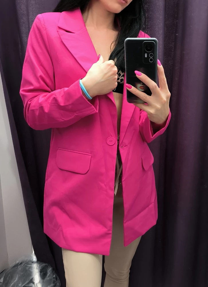 Пиджак отличный. Размер в размер, как указано. Сел хорошо. Модель удлиненная. Цвет яркий, соответствует фото продавца. Отказалась только потому, что решила заказать цвет по нейтральней для себя.