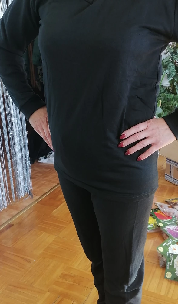 Заказала зятю на работу. Примерила сама. Качество понравилось, мягкий, к телу приятный. Тёплый такой. Моё тело более х.б.материалы только принимает, поэтому решила в огород себе ещё заказать. Так как понравился. А ширинку зашью 😀. Рекомендую. Отличное термобелье. Размер соответствует.