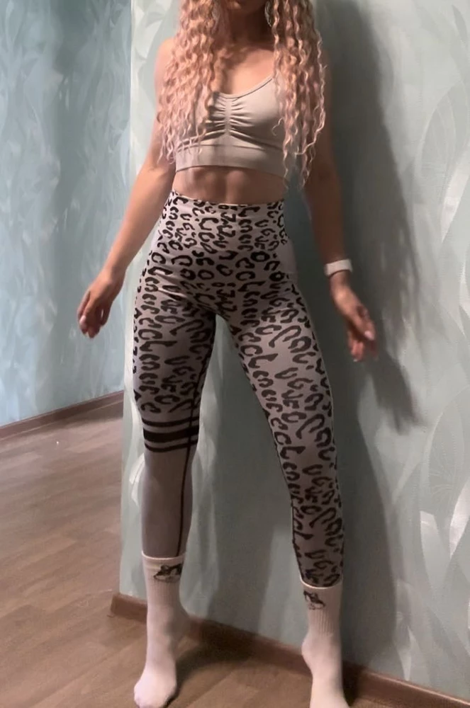 Давно такие хотела, взяла из-за оригинального принта.качество среднее, при первой примерке порвались-очень обидно.Пыталась зашить стало только хуже (Короткие, хотя во мне всего 164.Понравился рисунок, а так бы отказалась