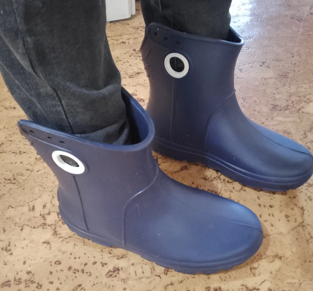 На свой 37 брала 38 с носком как раз, бал сняла за отсутствие стельки , это очень плохо тк брала в лес а где ночью искать стельки непонятно, а так сапоги неплохие.