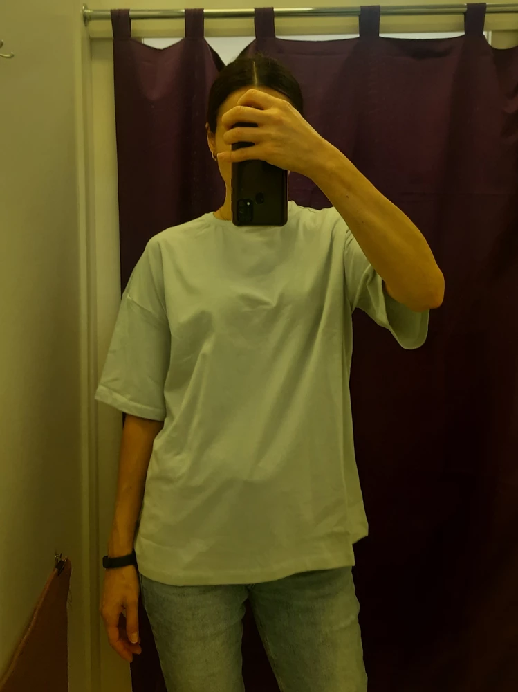Норм футболка,  мой рост 173,5 см на фото какая длина