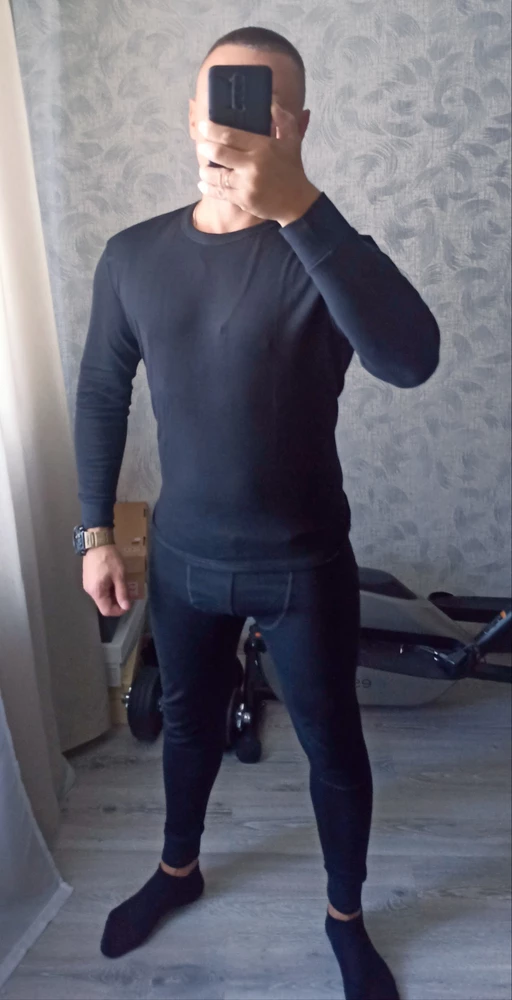 Стал счастливым обладателем данного термобелья.) И что я вам хочу сказать, за казалось бы невысокую цену вы получаете термуху непревзойдённого качества. В холод греет, в жару остужает. Сидит просто отменно, нигде ничего лишнего, всё чётко по телу. Советую, не пожалеете . Главное взять свой размер.