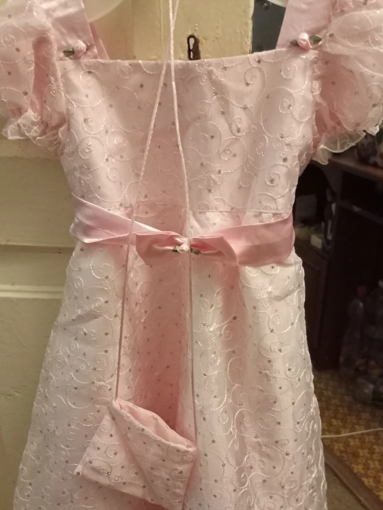 Платье понравилось.сшито неплохо.только.....можно было упаковать покрасивее.