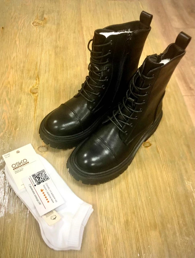 Ботинки просто супер👍, в жизни выглядят лучше чем на фото, материал очень приятный мягкий, будто телячья кожа, размер выберала по размерной сетке - мне всё подошло, спасибо продавцу 😍