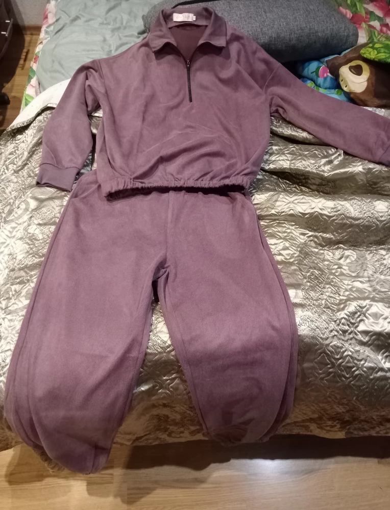 Товар соответствует описанию! Материал приятный, мягкий. Нитки торчали но это не критично, обрезала всё нормально. Берите девочки не пожалеете! На прогулку, на пикник самое то.