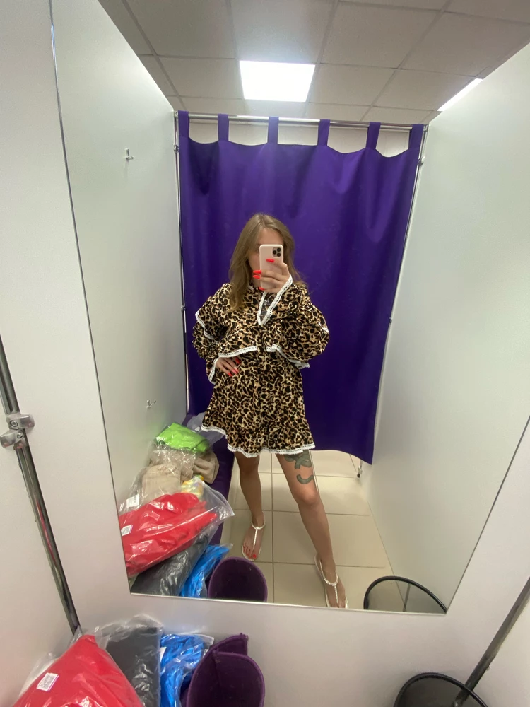 Идеальное платье . Правда ткань не очень, но выглядит платье красиво