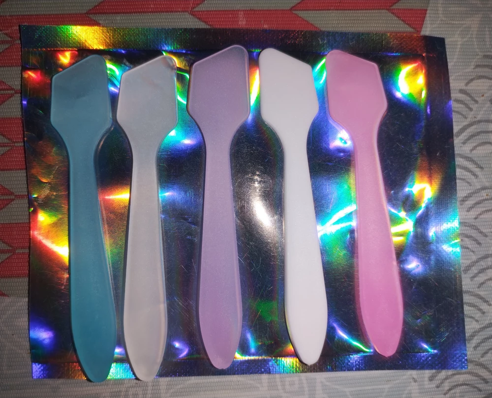 Лопатки 10/10
Но к сожалению прислали не тот товар 
Упаковка от четырех шпателей, а по факту их пять штук