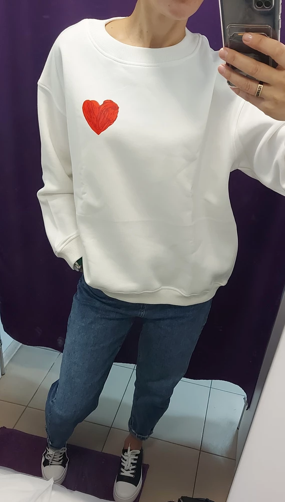 Это любовь любовная❤! Качество проверила!!!
Специально не пишу отзыв сразу и Вам так советую.. ношу 3 недели,  любимая одежда на работу, фасон прикольный,  тёпленькая, после стирки катышков нет, форму не потеряла.. подходит под любые штаны и джинсы.. Советую, однозначно!!!